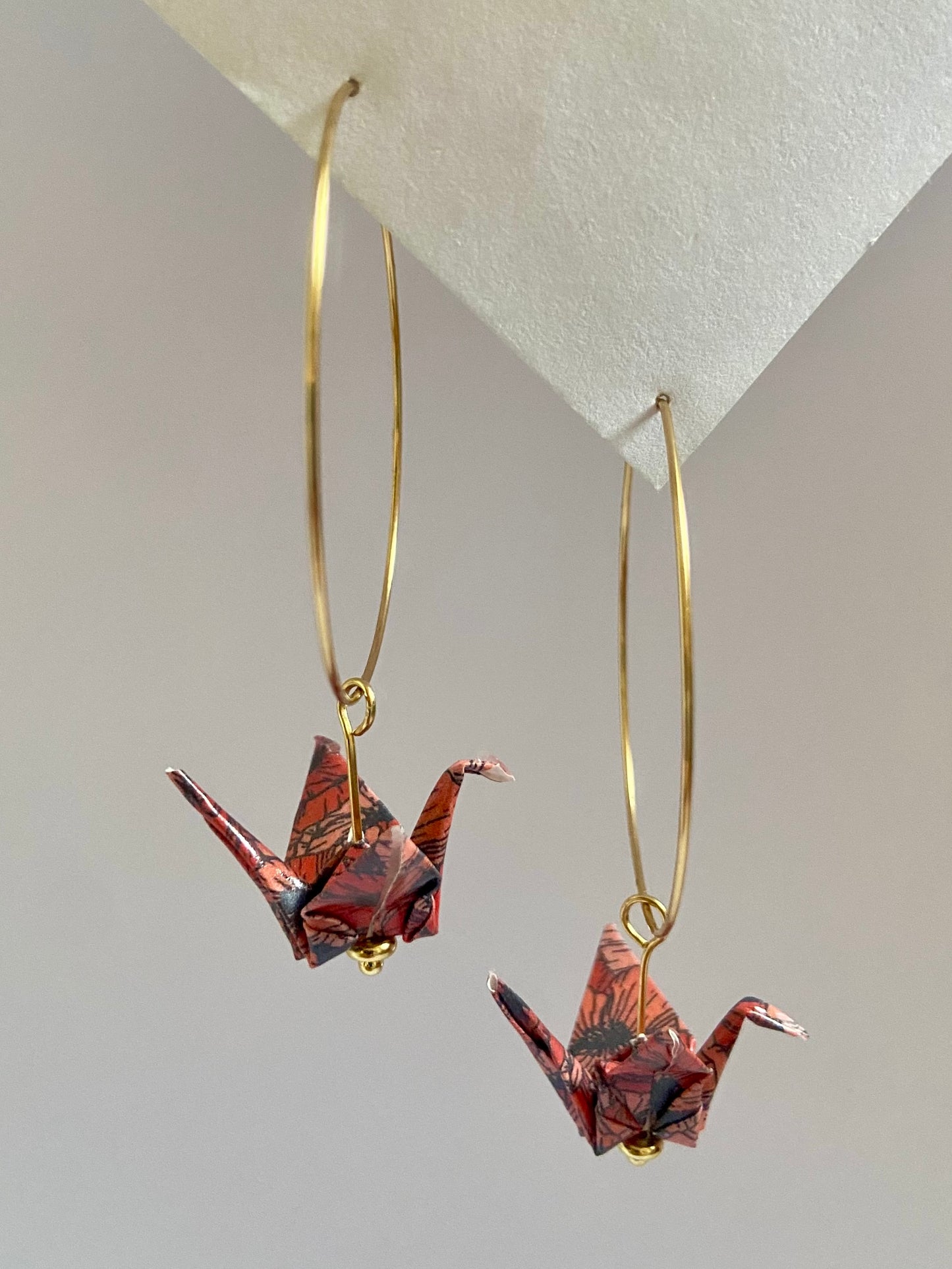 Pendientes de papel impermeable grulla de origami-11 colores disponibles. Con aro de acero dorado o plateado