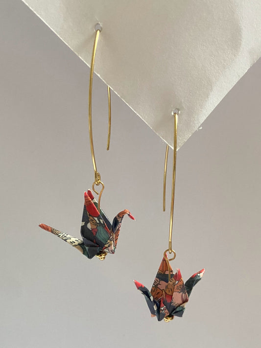 Pendientes de papel impermeable grulla de origami-11 colores disponibles. Con gancho de acero dorado o plateado