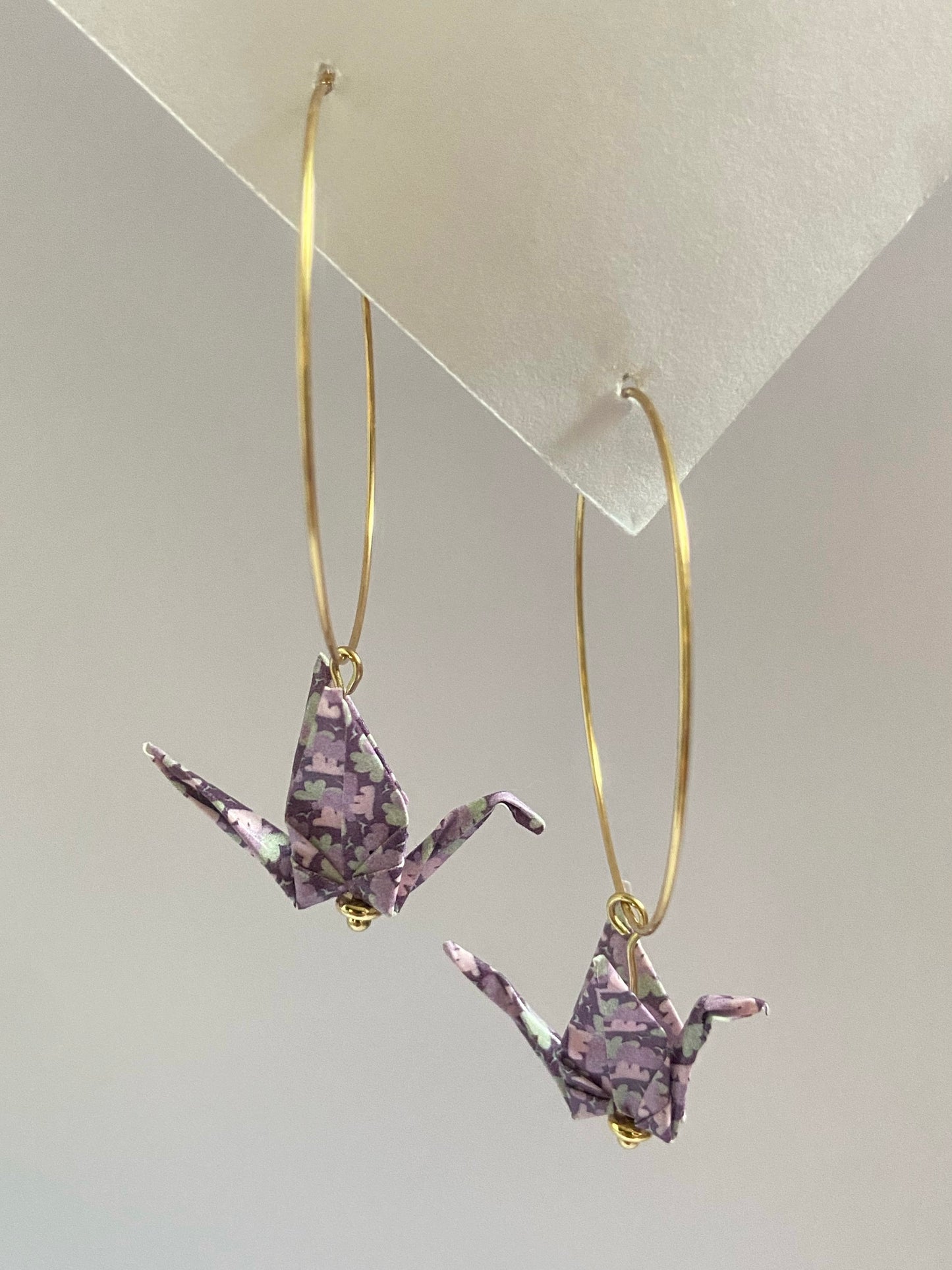 Pendientes de papel impermeable grulla de origami-11 colores disponibles. Con aro de acero dorado o plateado