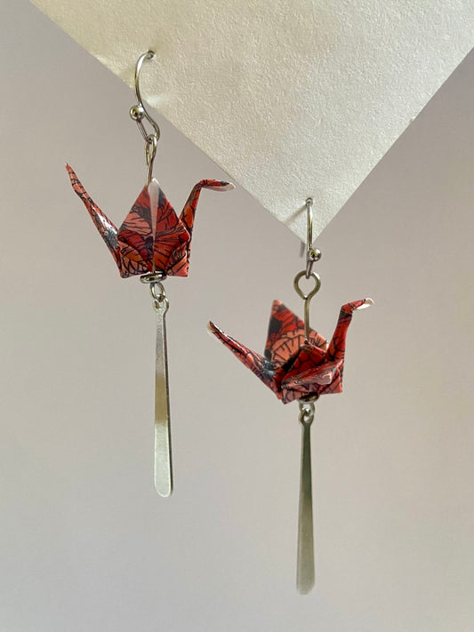 Pendientes de papel impermeable grulla de origami-11 colores disponibles. Con barra de acero dorado o plateado