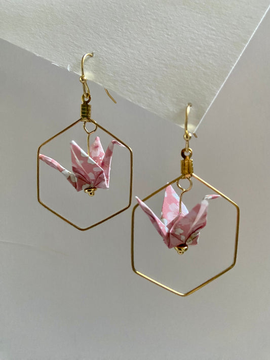 Pendientes de papel impermeable grulla de origami-11 colores disponibles. Con hexagon de acero dorado o plateado