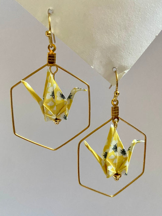 Pendientes de papel impermeable grulla de origami-11 colores disponibles. Con hexagon de acero dorado o plateado
